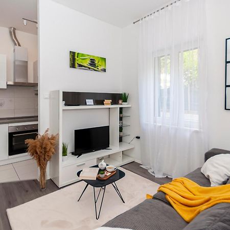 Tanja Apartment Омиш Экстерьер фото