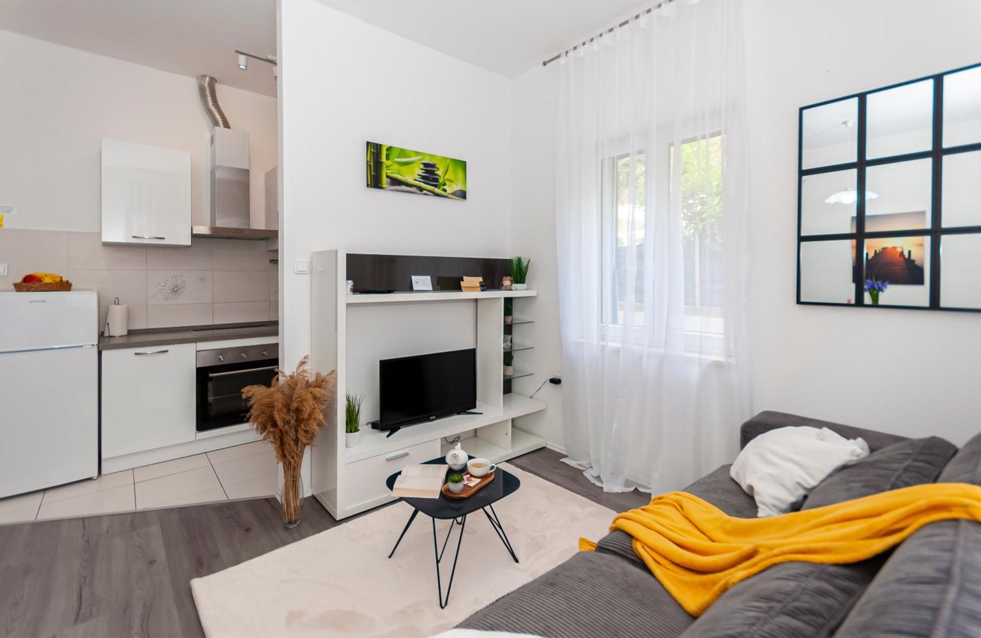 Tanja Apartment Омиш Экстерьер фото