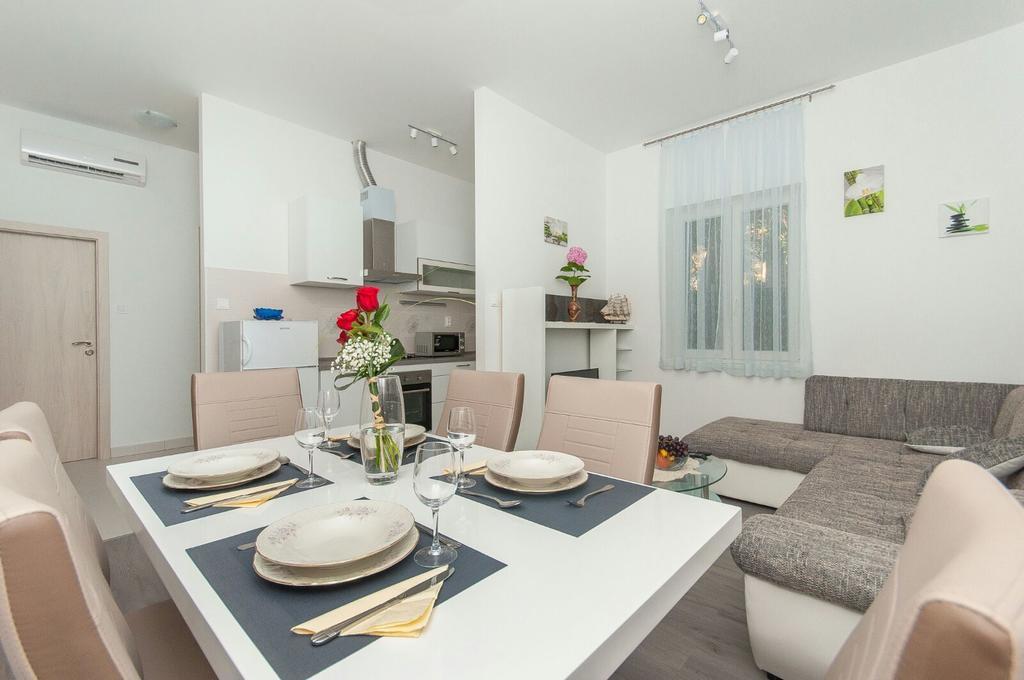 Tanja Apartment Омиш Экстерьер фото