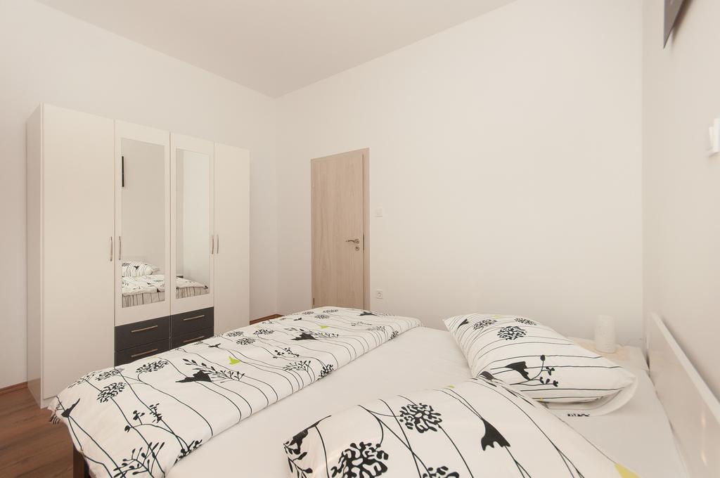 Tanja Apartment Омиш Экстерьер фото